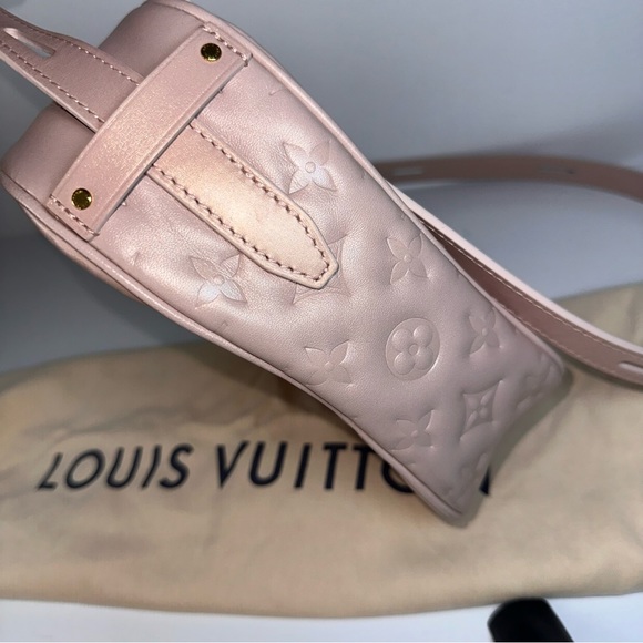 Louis Vuitton Lambskin Embossed Monogram Fall In Love Sac Coeur Light Pink - Picture 6 of 14